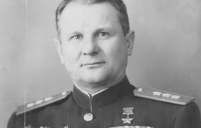 Трибунал хотел растрелять юношу за трусоть, но вмешался генерал Чистяков и приказал расстрелять сам трибунал